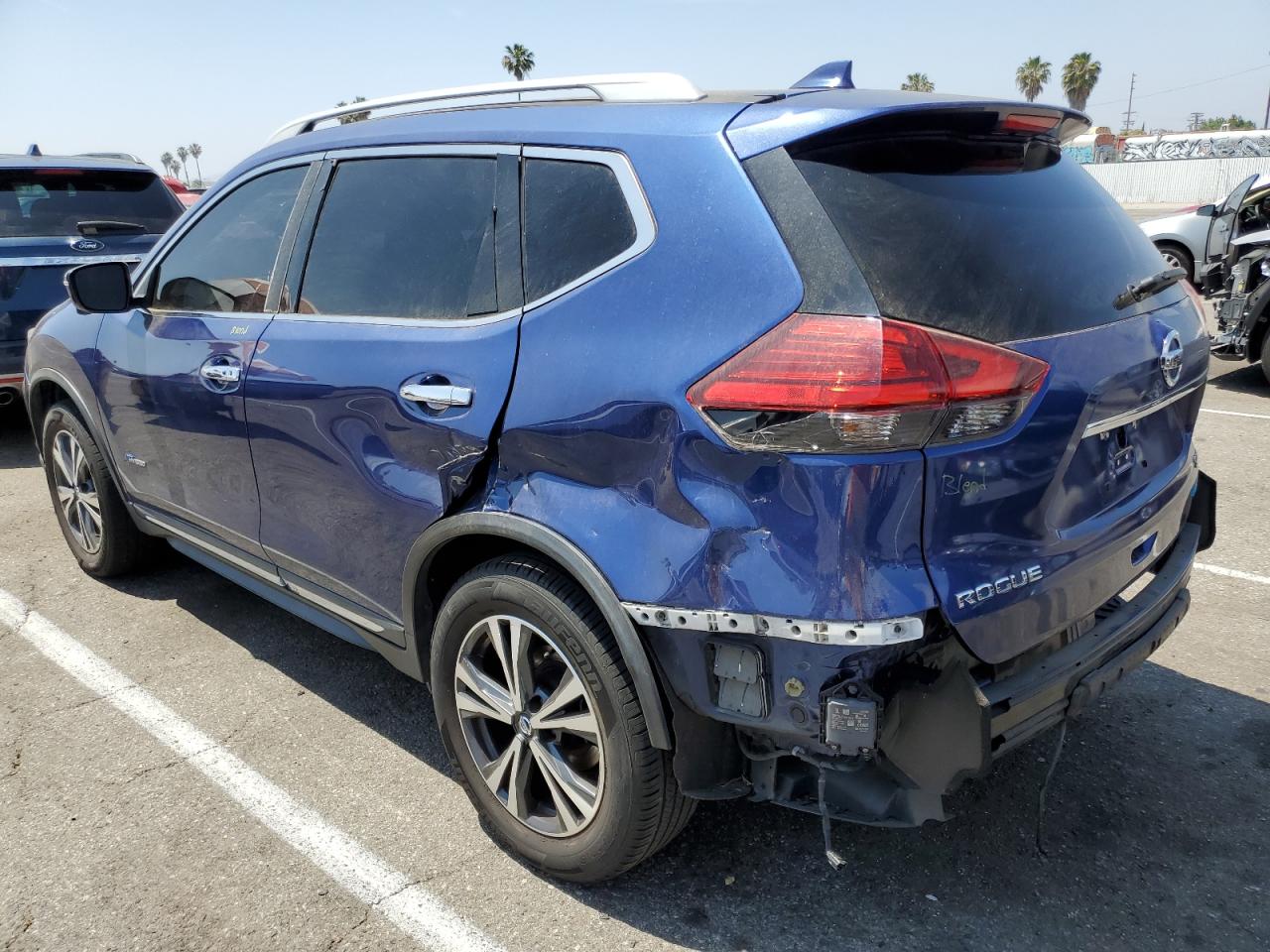 VIN 5N1ET2MV9HC768239 2017 NISSAN ROGUE no.2