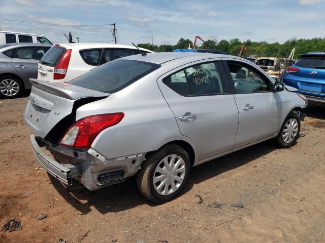  NISSAN VERSA 2019 Серебристый
