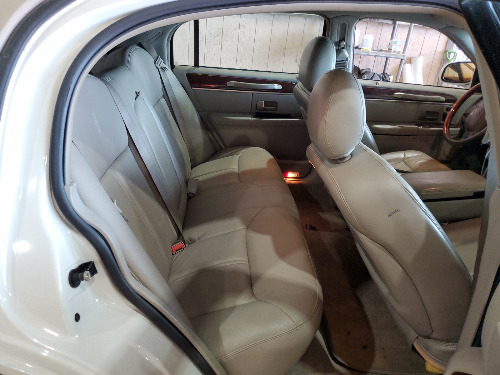 1LNHM83W04Y669670 2004 Lincoln Town Car Ultimate