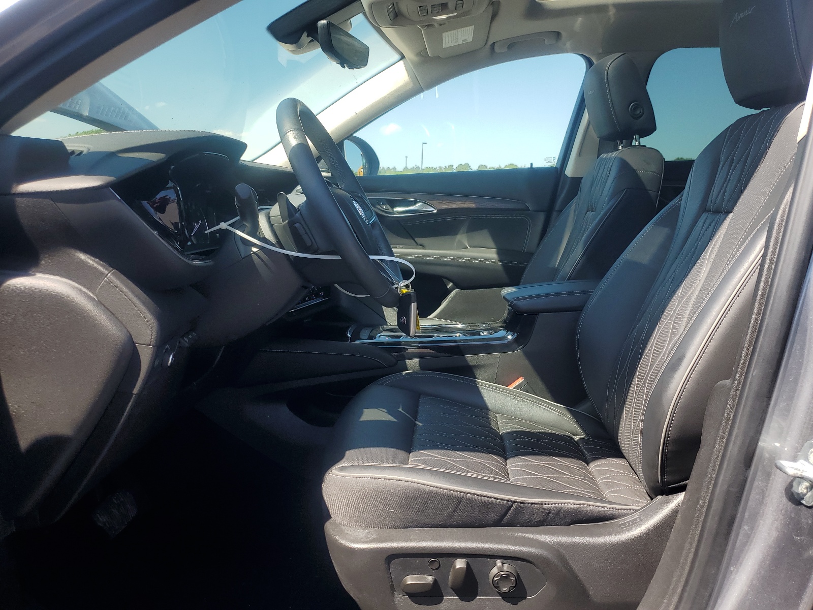 LRBFZSR49MD191500 2021 Buick Envision Avenir