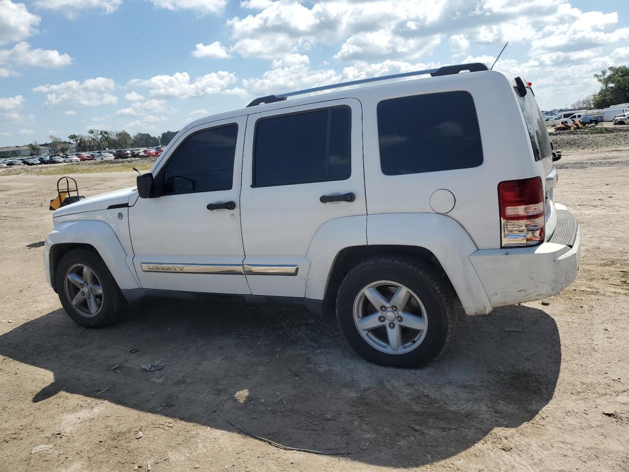 2012 Jeep Liberty (North America) - Image 2