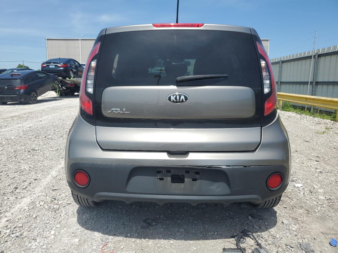 KNDJN2A28J7589468 2018 Kia Soul