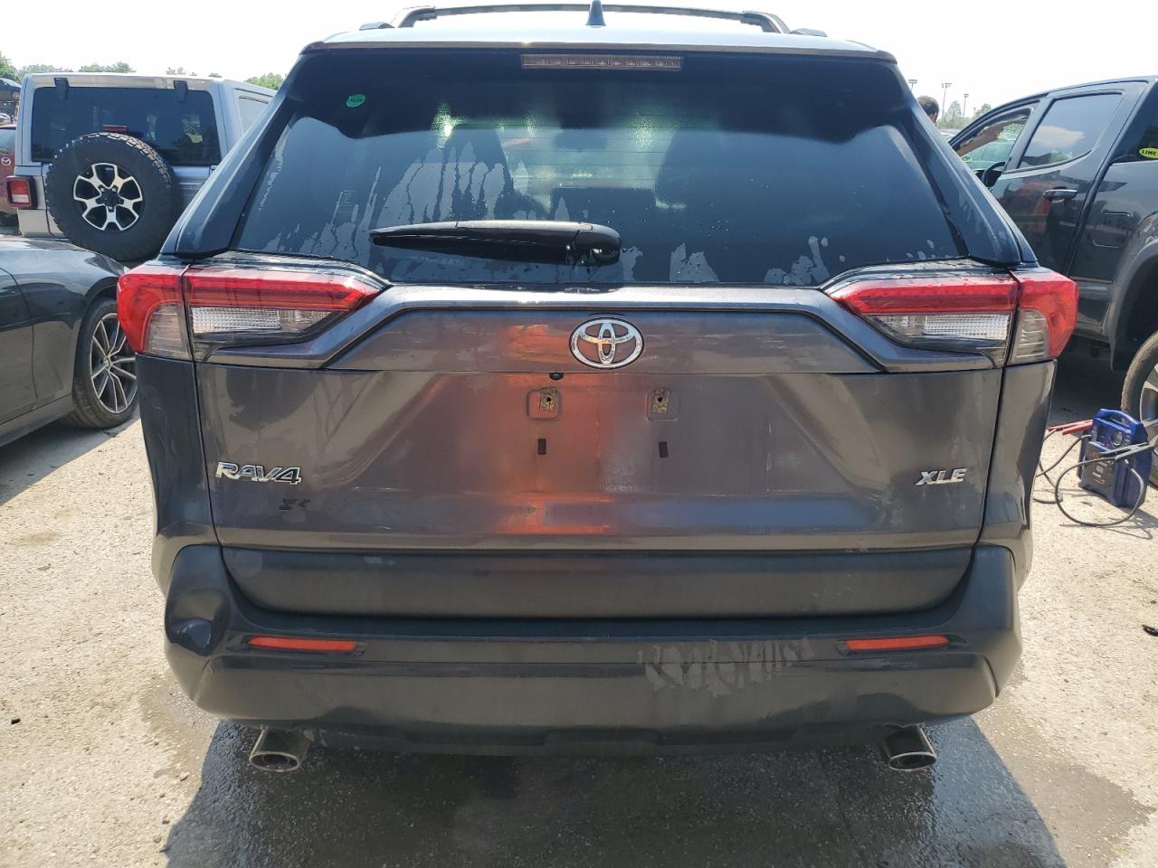 JTMW1RFV6KJ004663 2019 Toyota Rav4 Xle