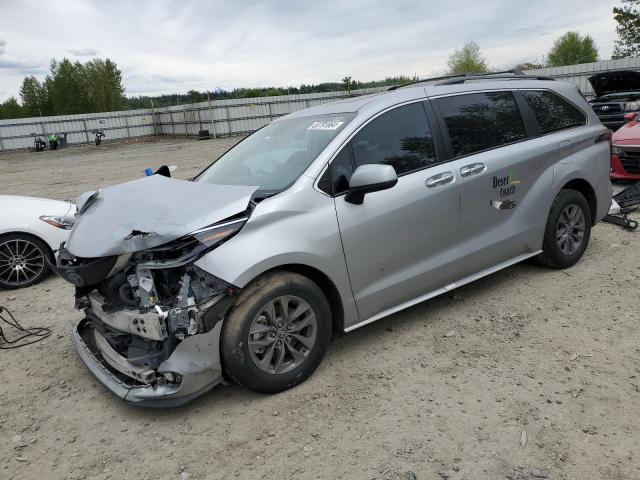 2022 Toyota Sienna Xle