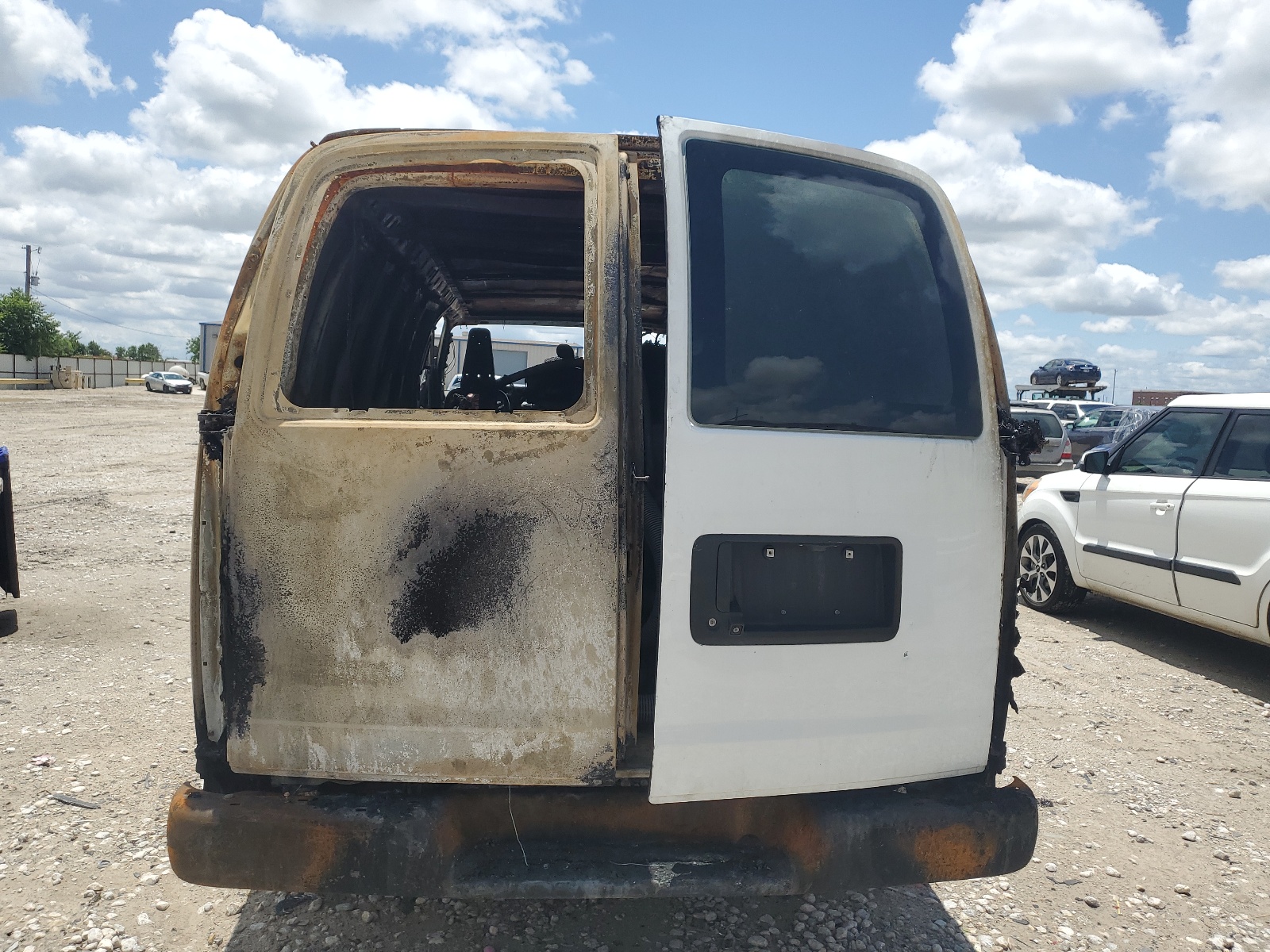 1GCWGBFPXK1171065 2019 Chevrolet Express G2500