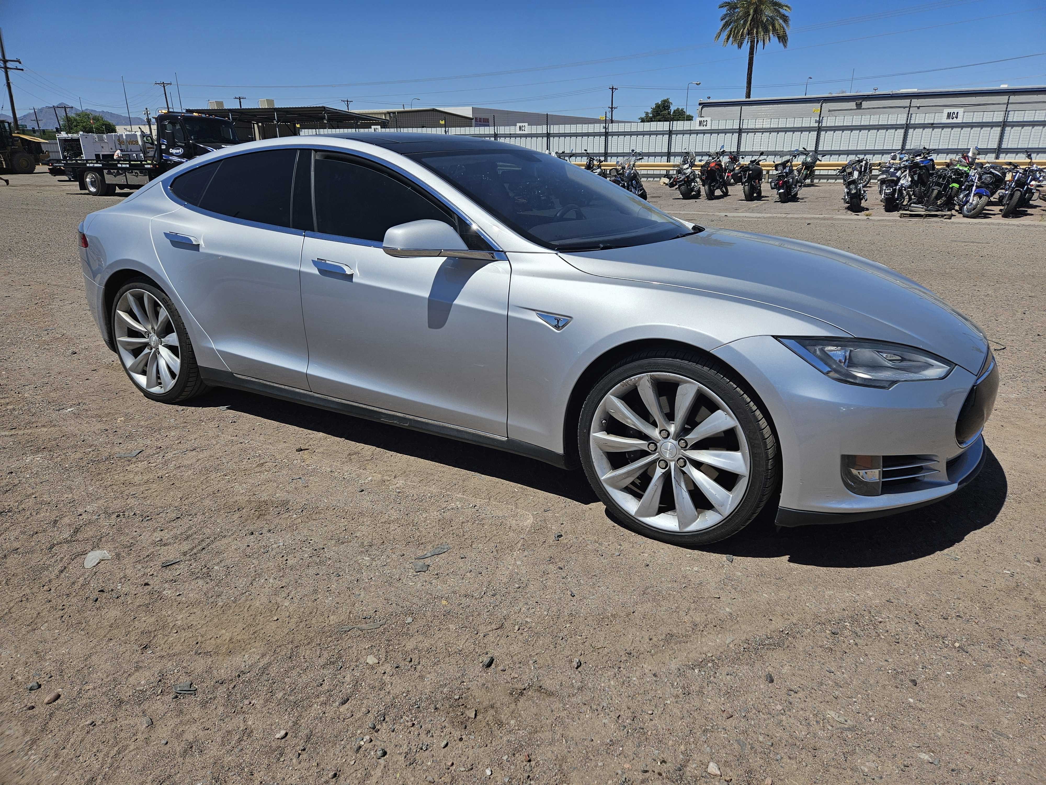 2013 Tesla Model S vin: 5YJSA1CP3DFP20002