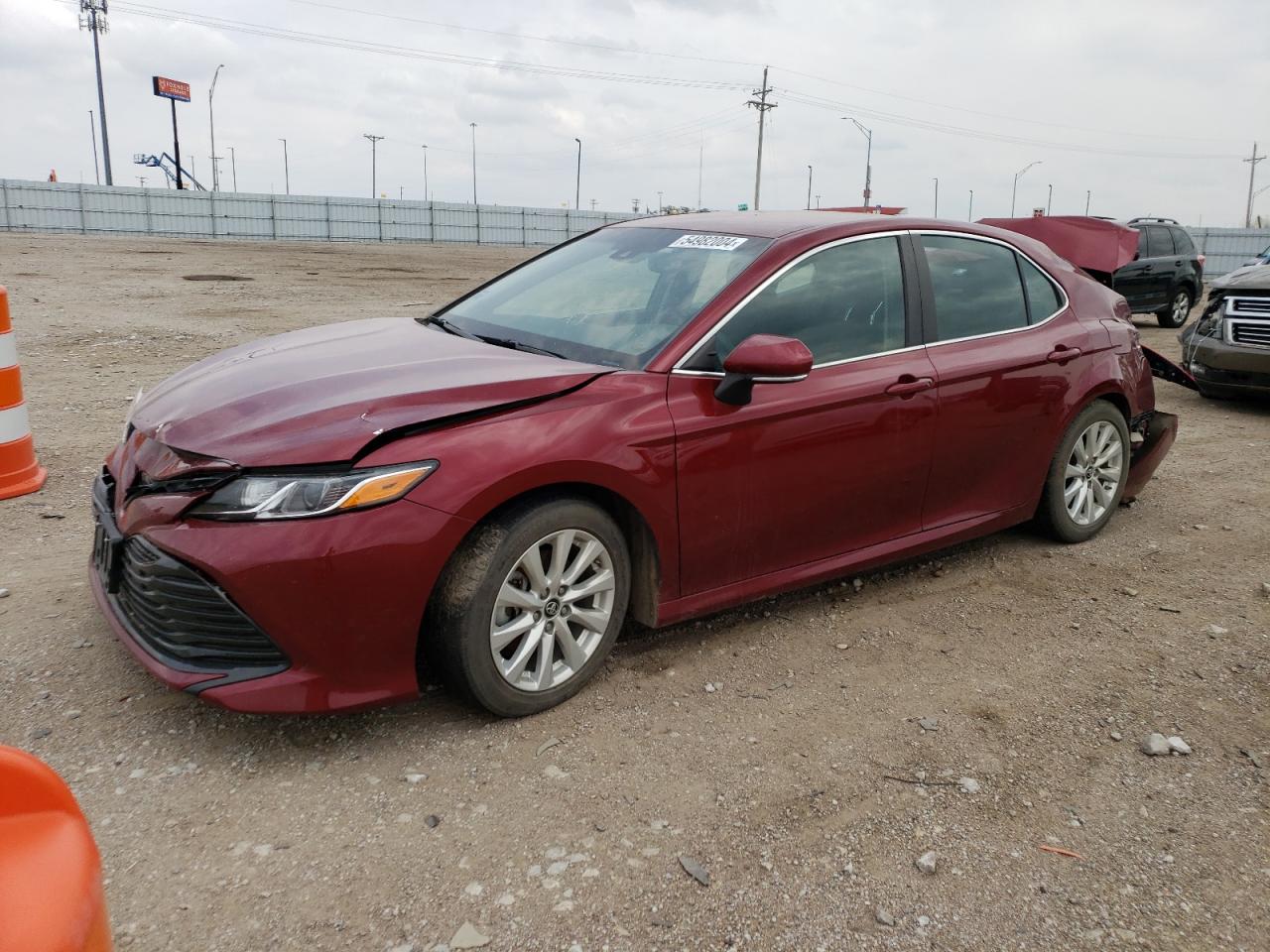 4T1B11HK2JU555832 2018 TOYOTA CAMRY - Image 1