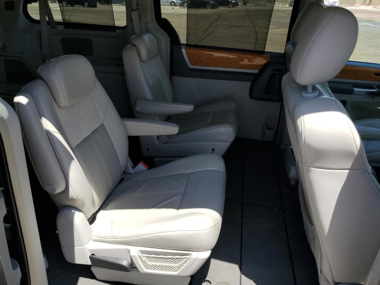 2008 Chrysler Town & Country Limited VIN: 2A8HR64X88R661546 Lot: 57296844