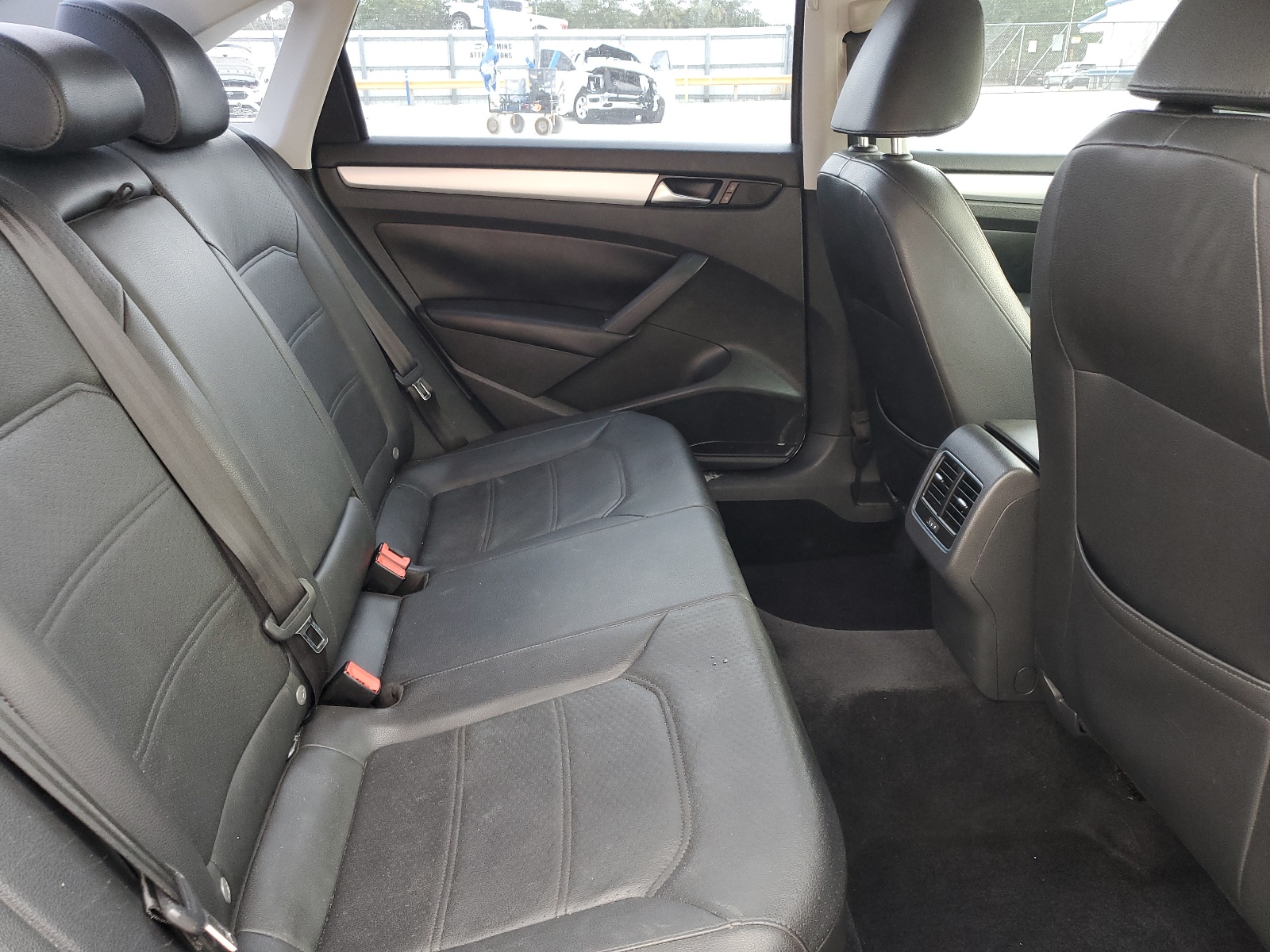 1VWBP7A3XDC034230 2013 Volkswagen Passat Se