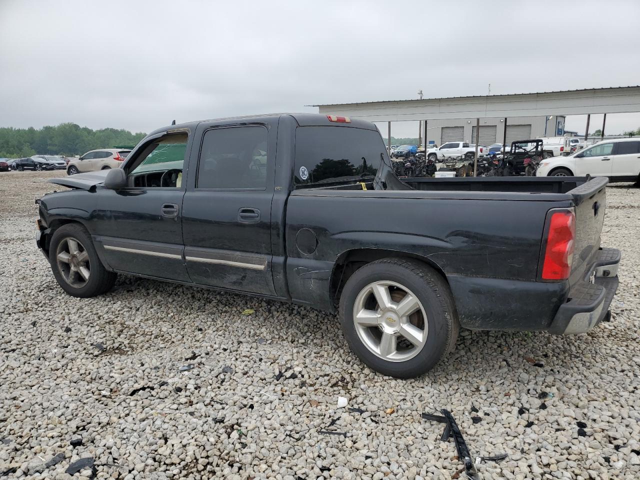 2006 Chevrolet Silverado - Image 2