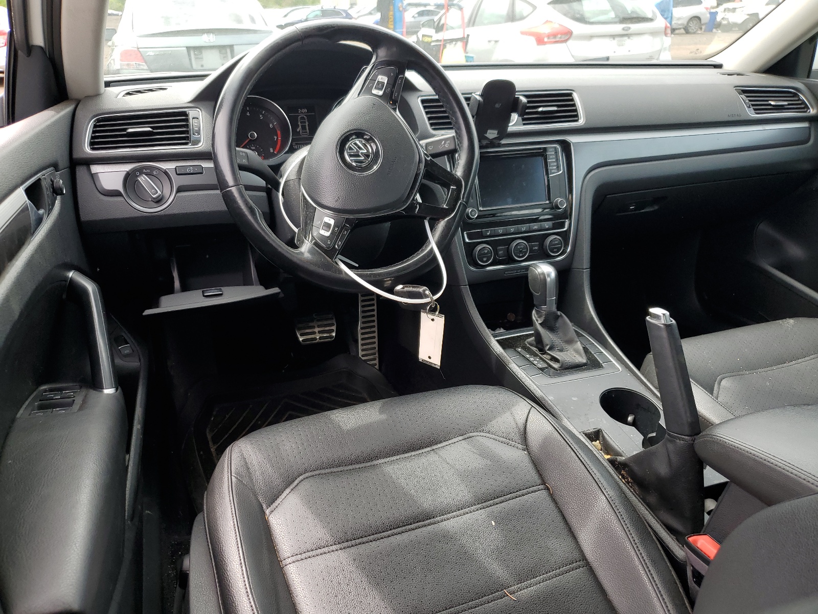 1VWDT7A36HC082687 2017 Volkswagen Passat R-Line