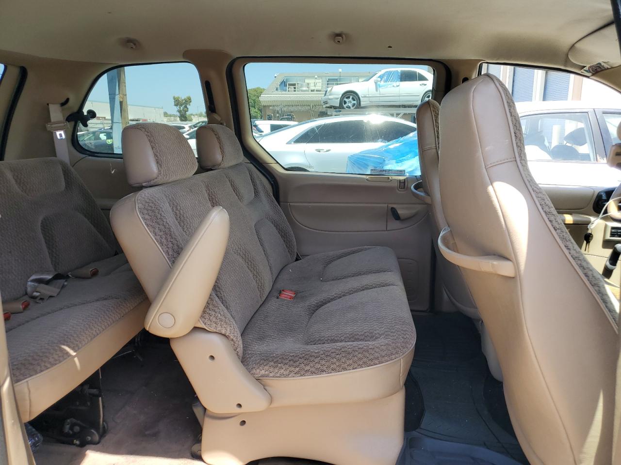 1998 Dodge Caravan VIN: 2B4GP25R3WR629258 Lot: 55959594