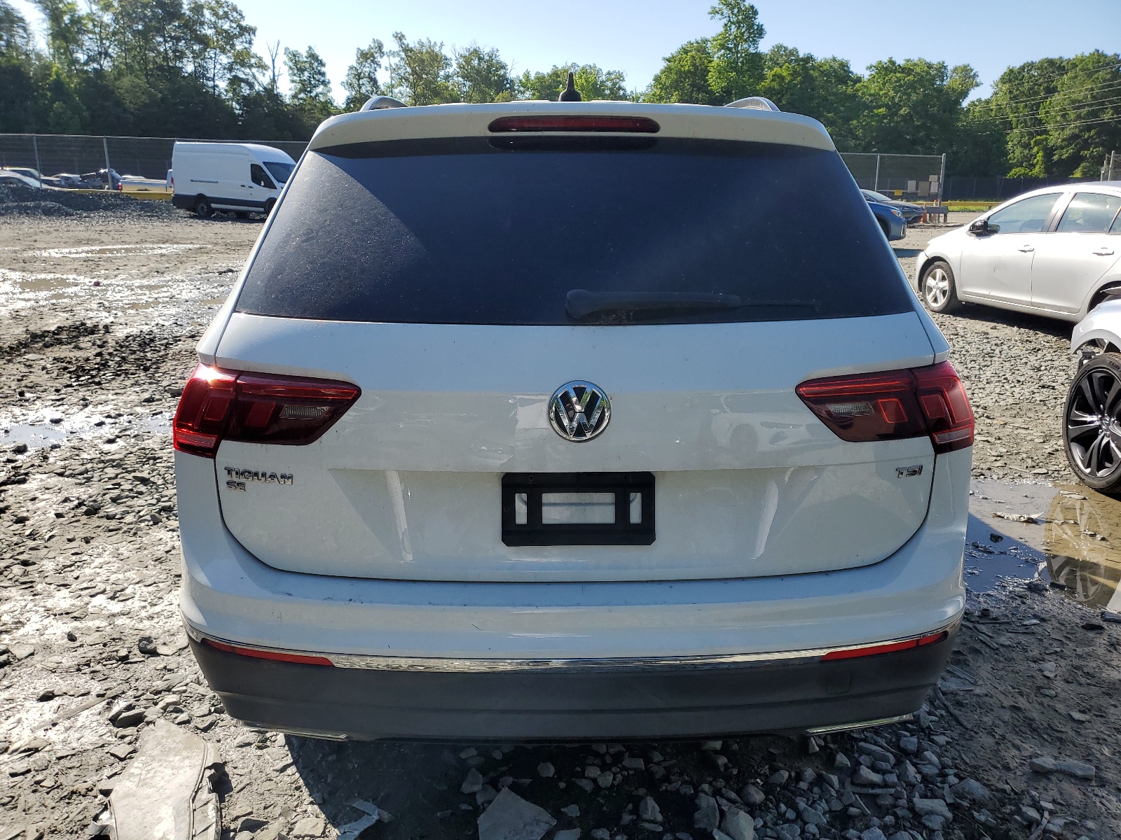 3VV3B7AX4JM090183 2018 Volkswagen Tiguan Se