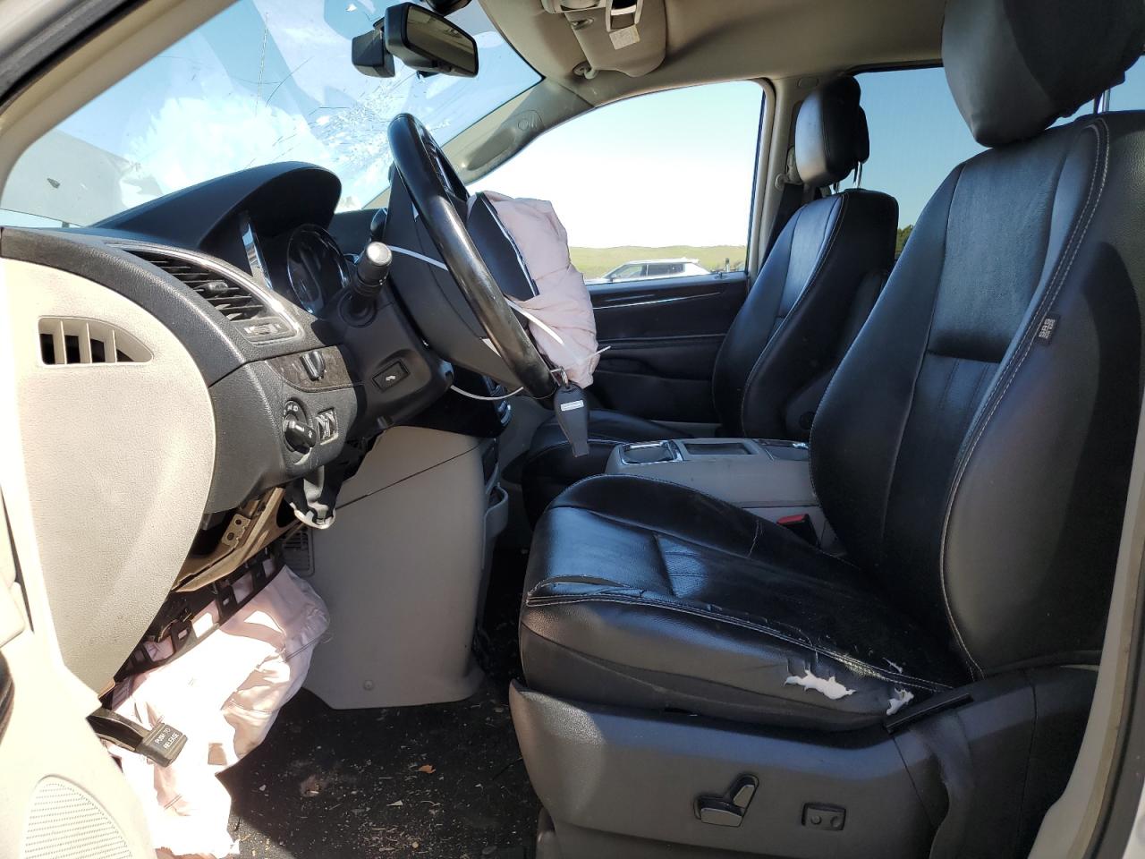 2011 Chrysler Town & Country Touring L VIN: 2A4RR8DG3BR780338 Lot: 53093604