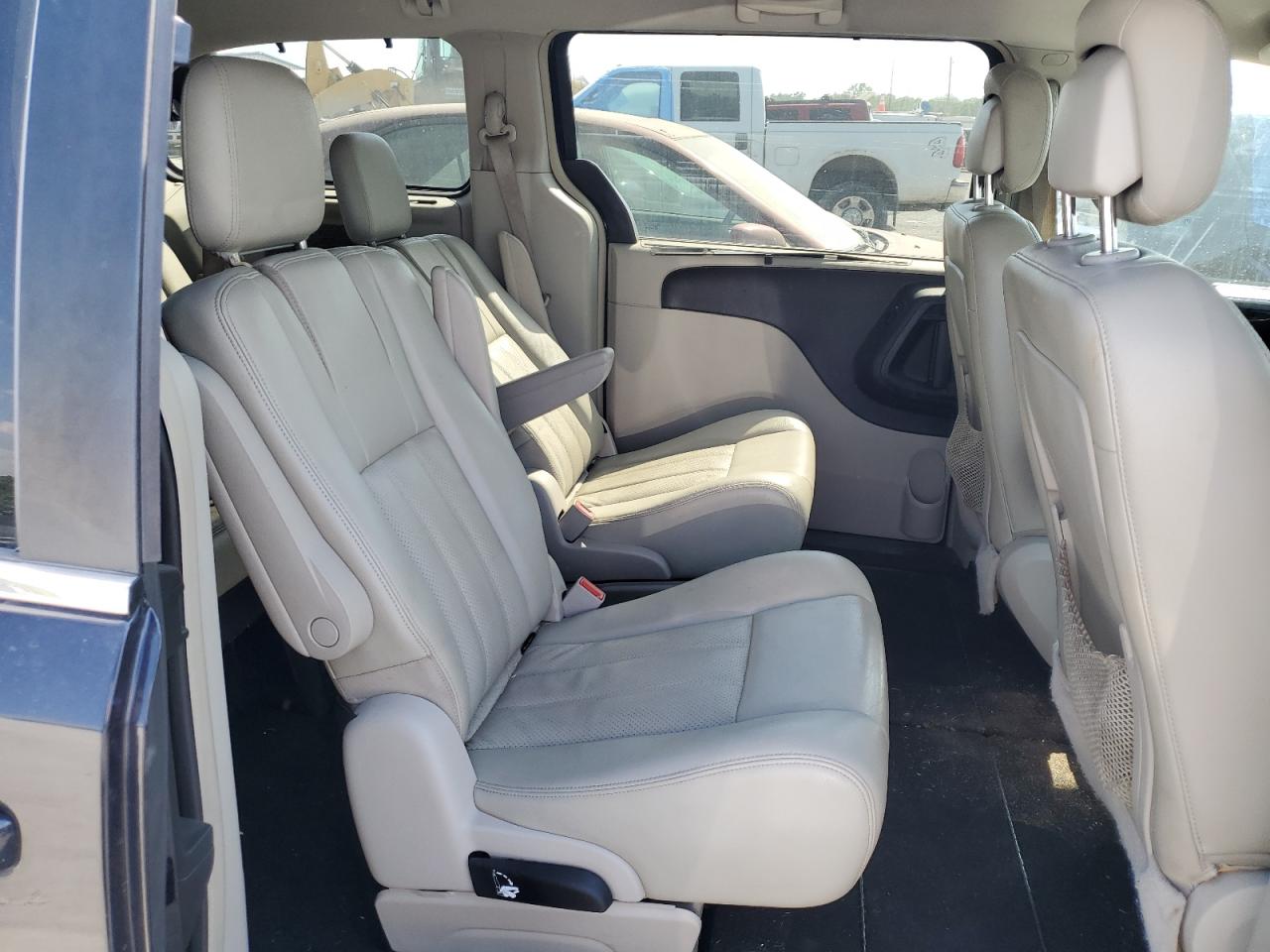 2011 Chrysler Town & Country Touring L VIN: 2A4RR8DGXBR614415 Lot: 55467244