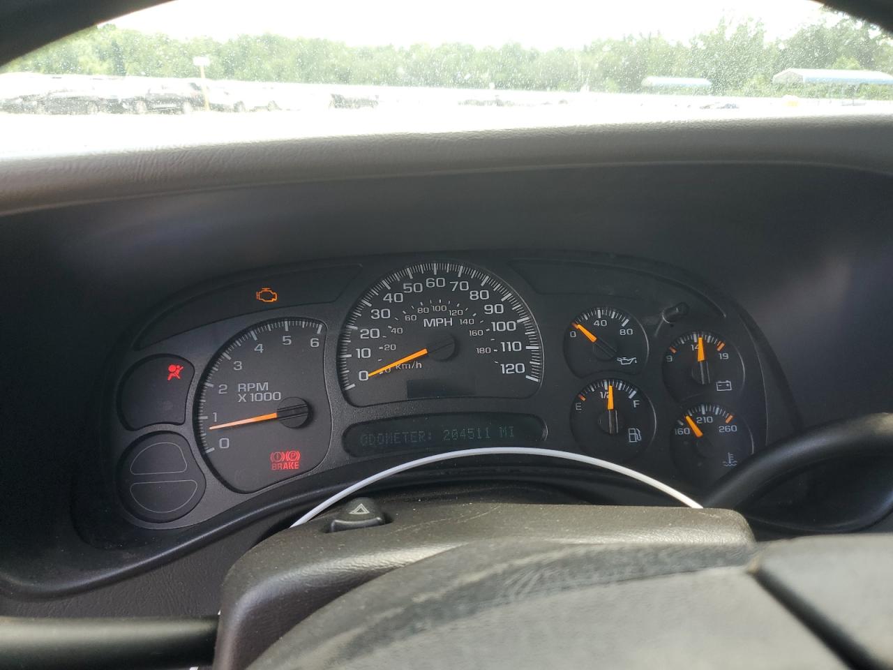 2004 Chevrolet Silverado - Image 9