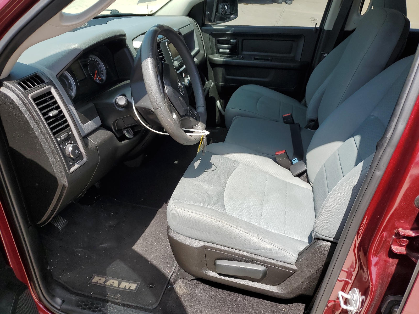 1C6RR6FG0KS555436 2019 Ram 1500 Classic Tradesman