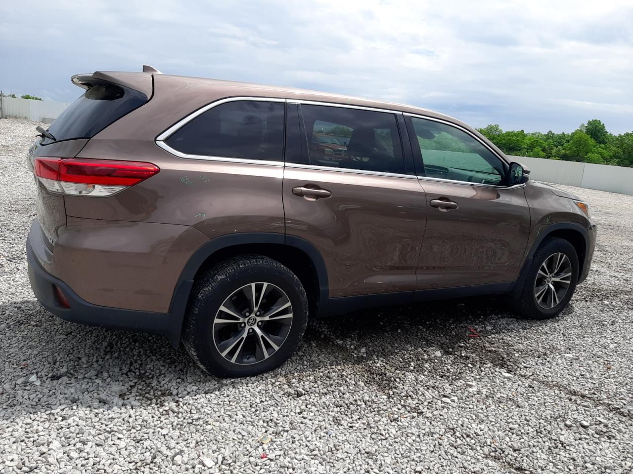 2019 Toyota Highlander Le VIN: 5TDBZRFH8KS954219 Lot: 53795564