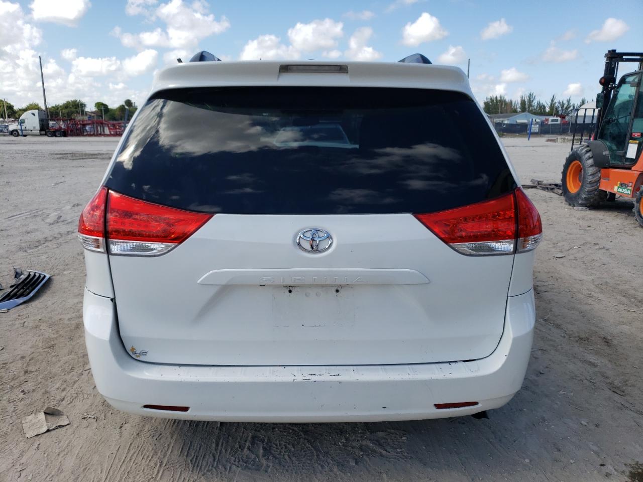 2011 Toyota Sienna Le VIN: 5TDKK3DC4BS069430 Lot: 53497404