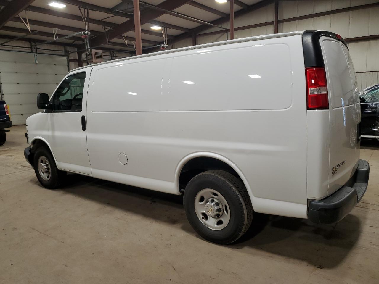 VIN 1GCWGAFP7L1272348 2020 CHEVROLET EXPRESS no.2