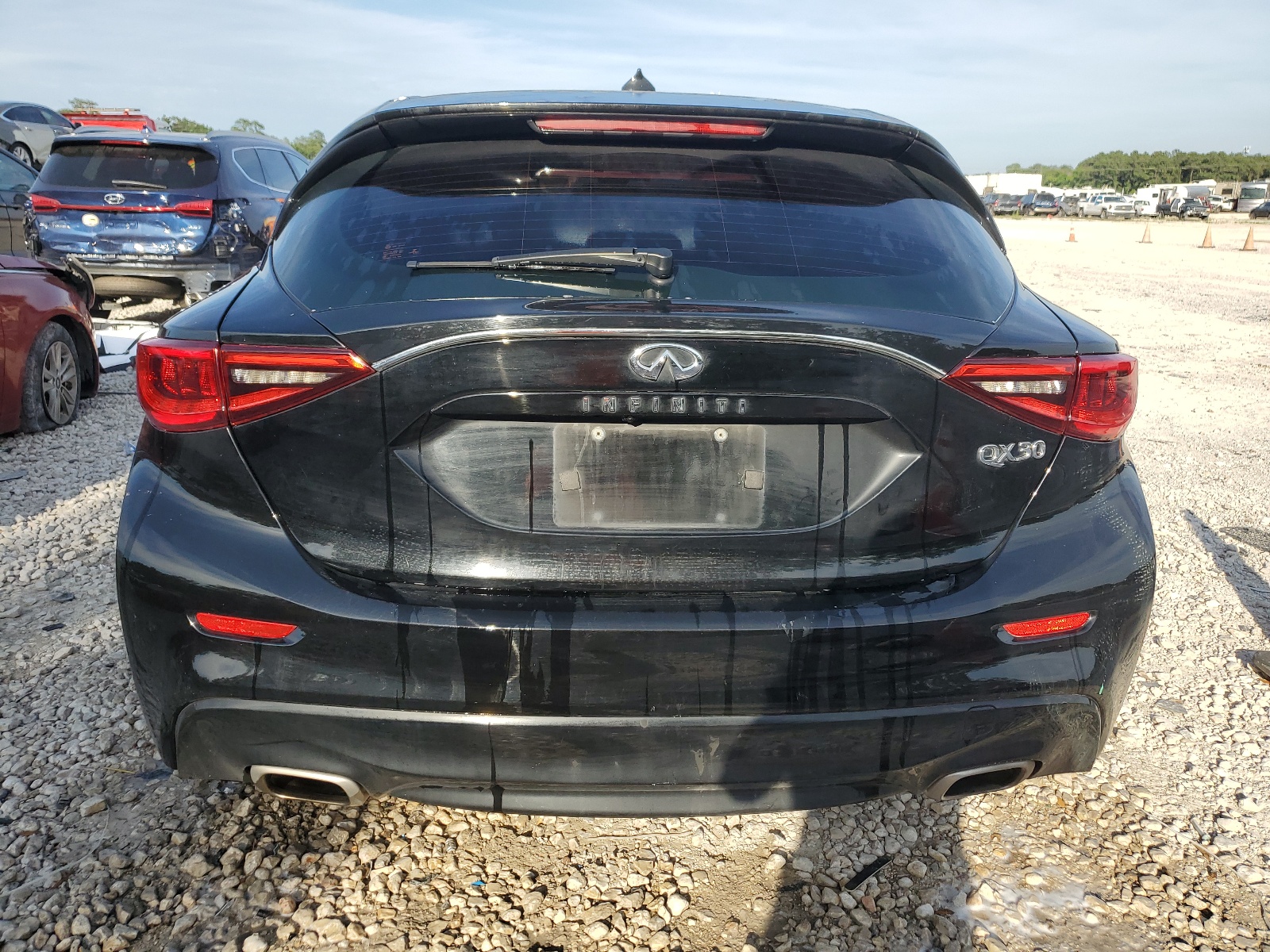 SJKCH5CP1JA057439 2018 Infiniti Qx30 Base