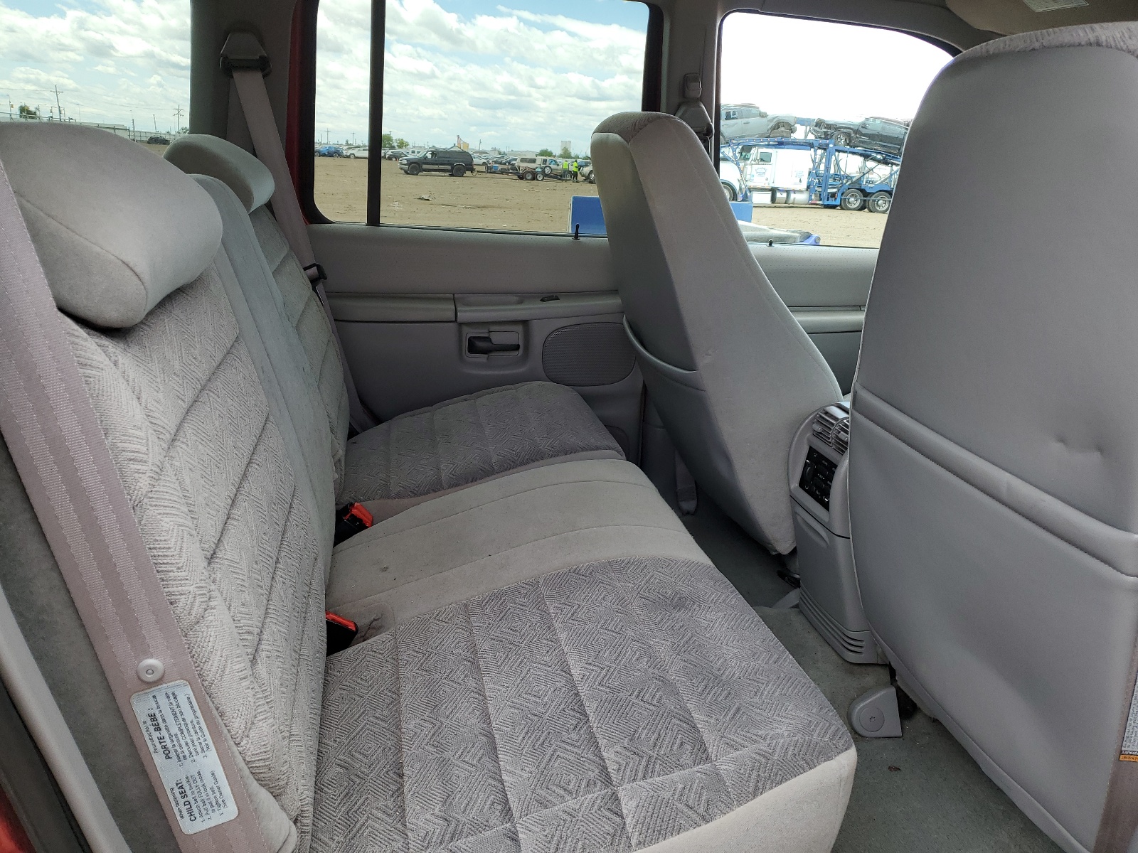 1FMZU35P5WUC40323 1998 Ford Explorer