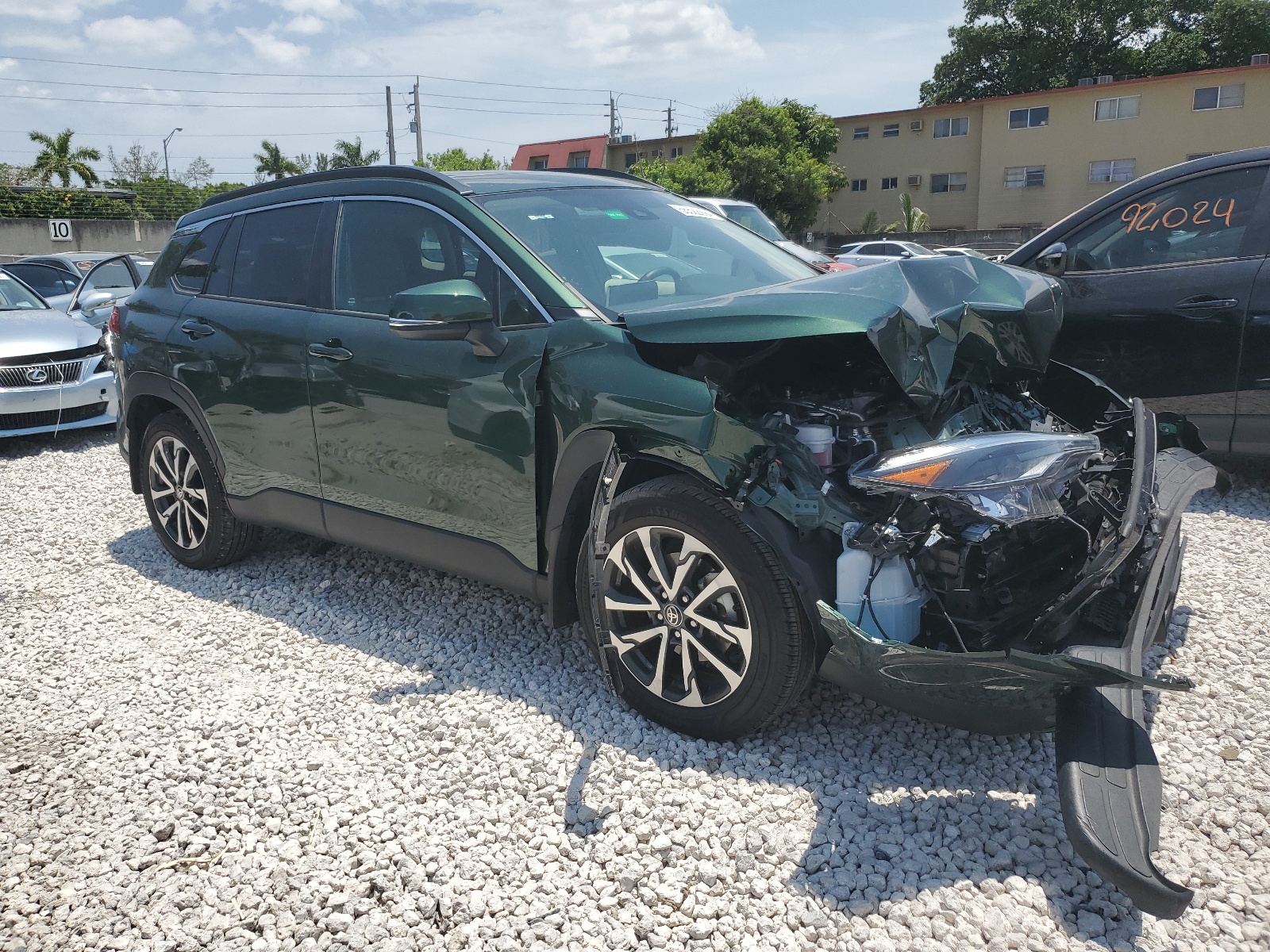 2022 Toyota Corolla Cross Xle vin: 7MUDAABGXNV009023