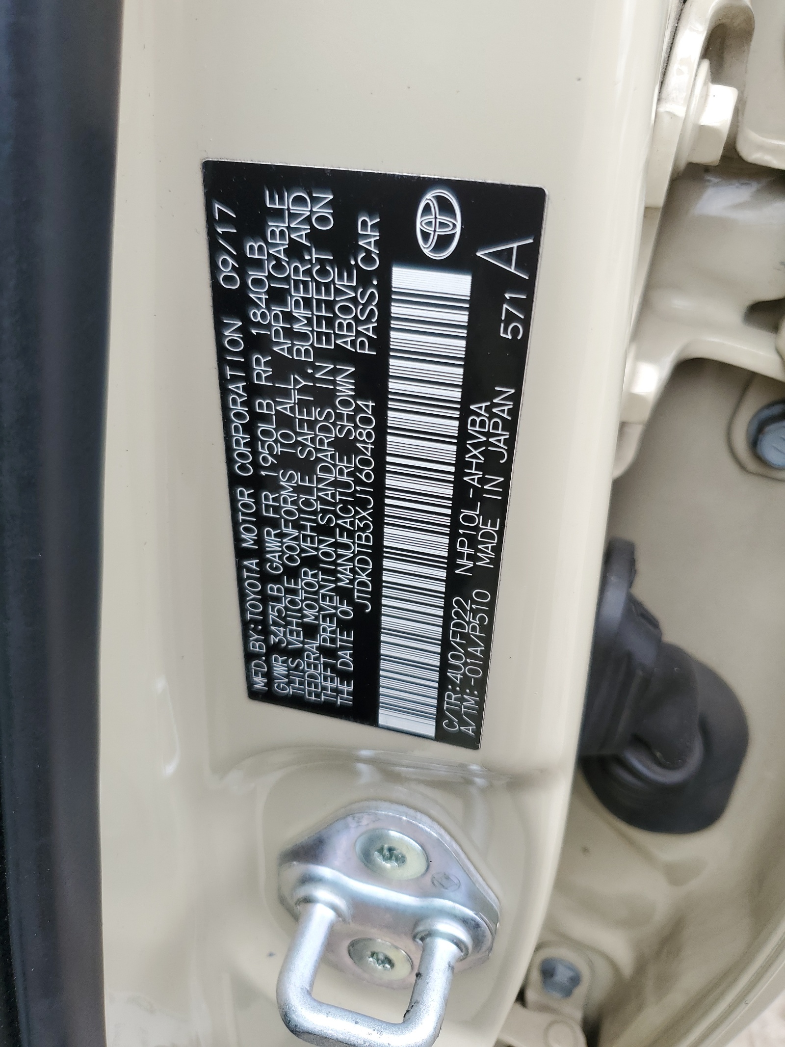 JTDKDTB3XJ1604804 2018 Toyota Prius C