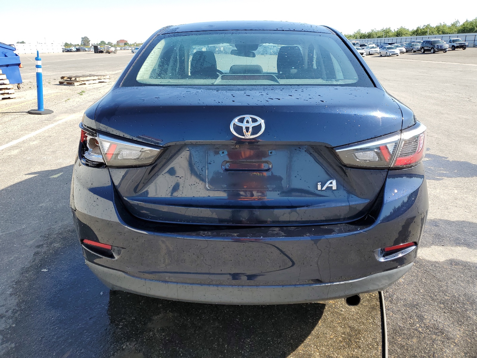 3MYDLBYV6JY322526 2018 Toyota Yaris Ia