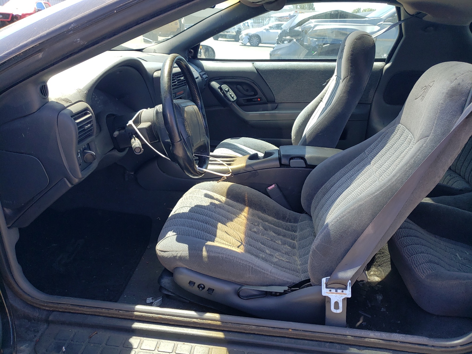 2G1FP22KXV2118068 1997 Chevrolet Camaro Base