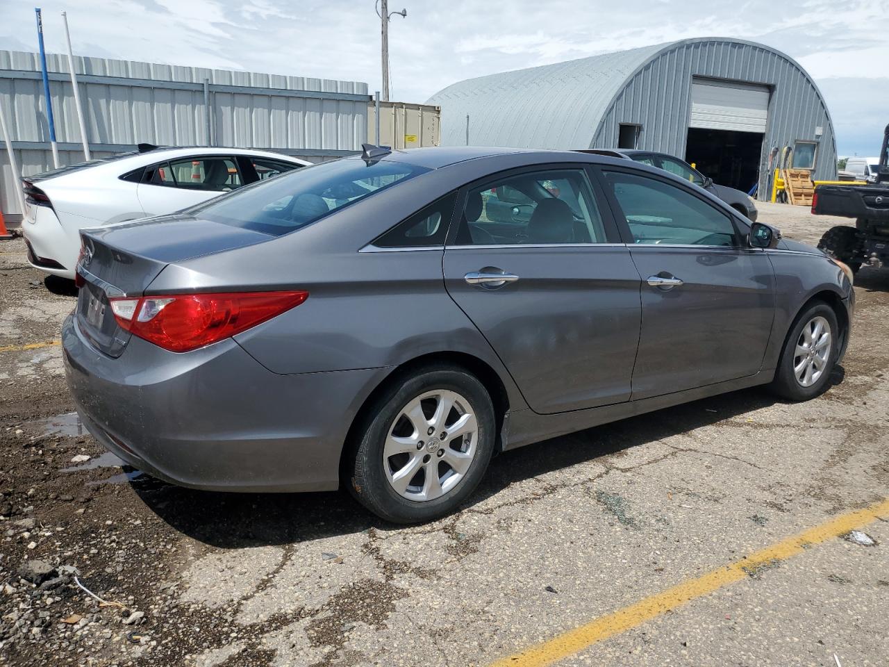 2013 Hyundai Sonata - Image 3
