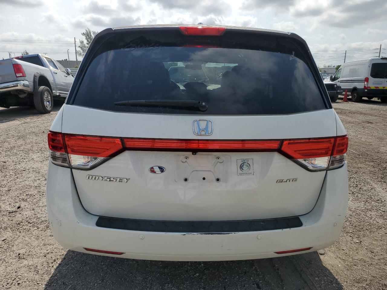 2015 Honda Odyssey Touring VIN: 5FNRL5H98FB098252 Lot: 54746224