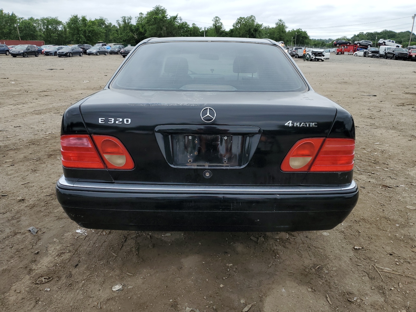 WDBJF82H4XX018263 1999 Mercedes-Benz E 320 4Matic