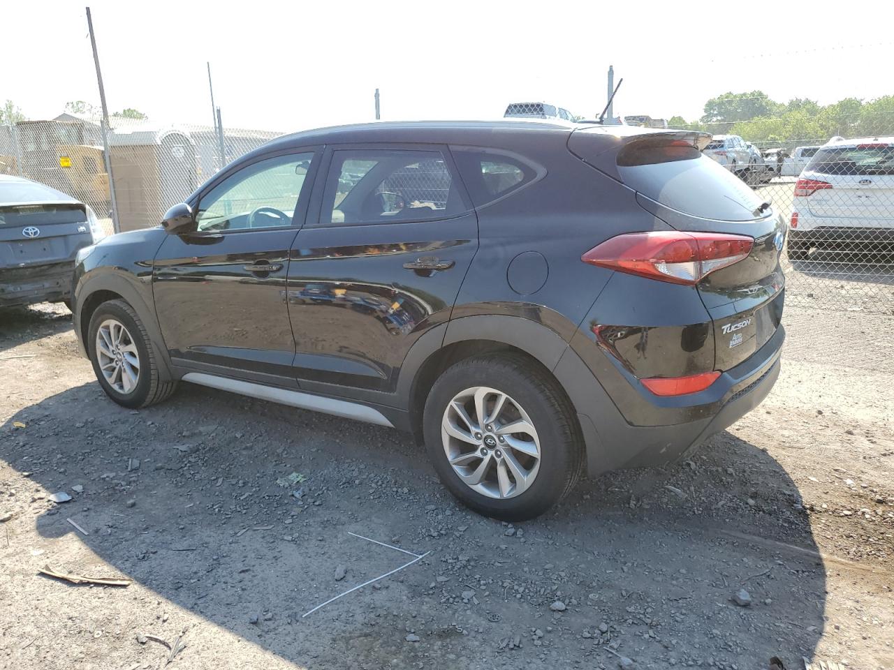 KM8J3CA41HU524823 2017 HYUNDAI TUCSON - Image 2