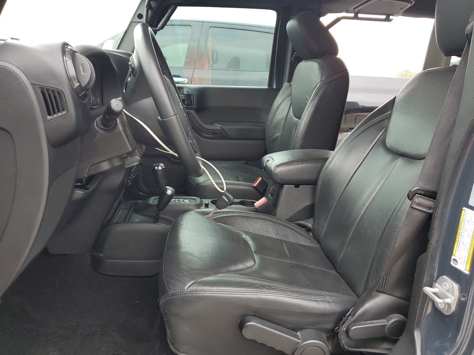 1C4HJWEG4HL679189 2017 Jeep Wrangler Unlimited Sahara