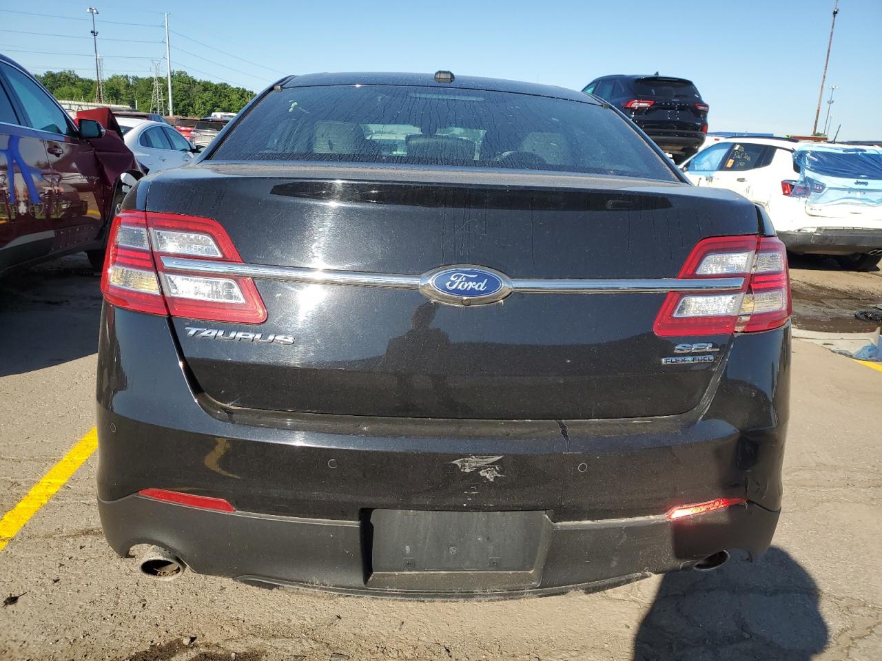 1FAHP2E81JG118520 2018 Ford Taurus Sel