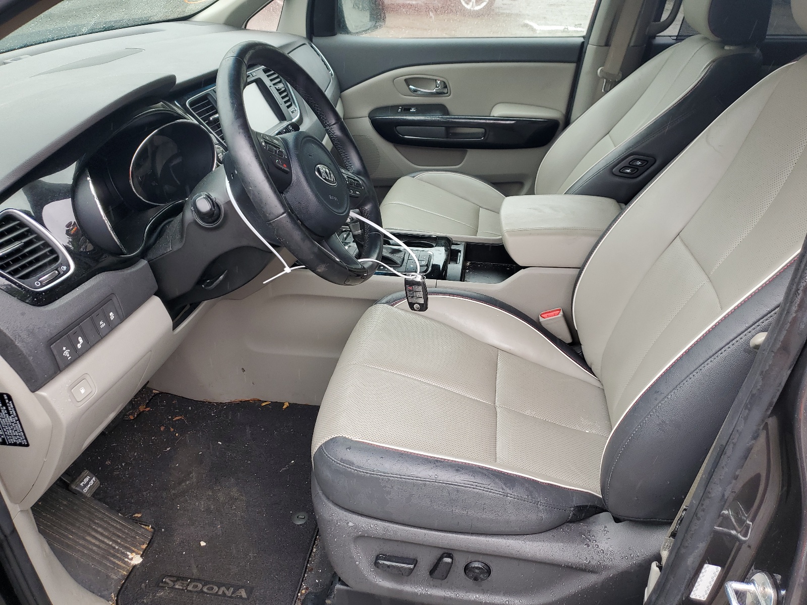 KNDMC5C13H6325423 2017 Kia Sedona Ex