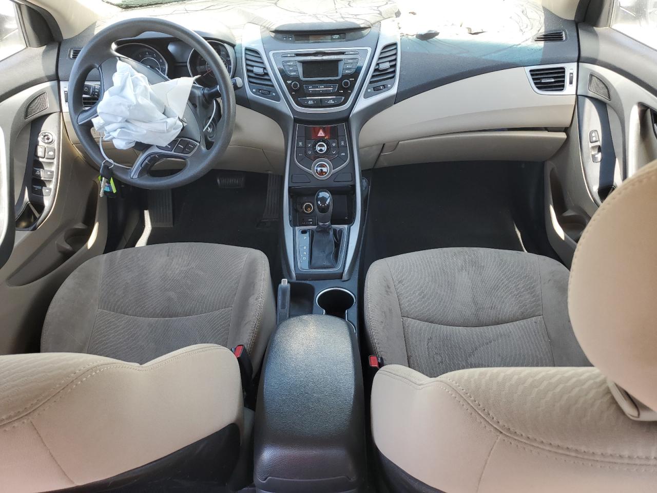 2016 Hyundai Elantra - Image 8