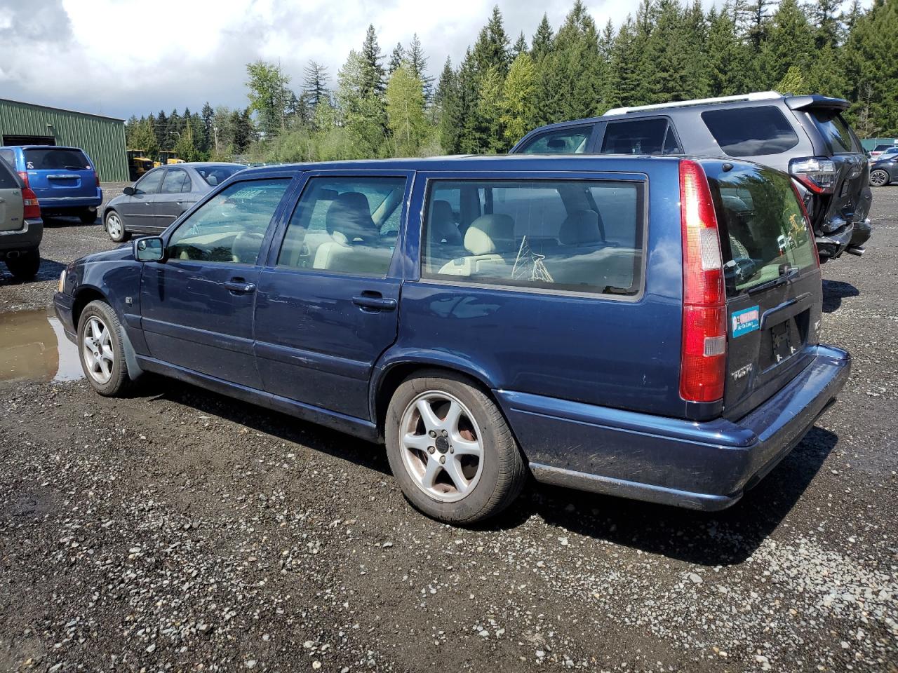 2000 Volvo V70 - Image 2
