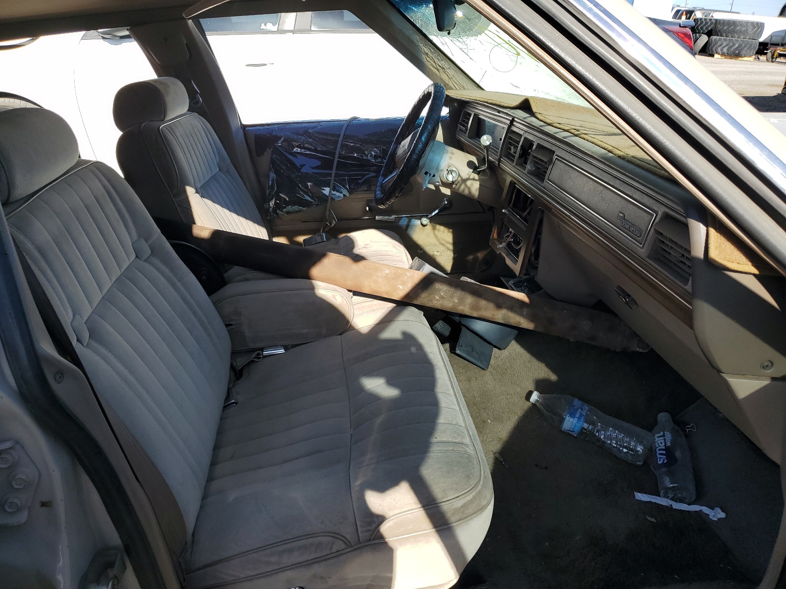 2FABP72F7JX188412 1988 Ford Crown Victoria S