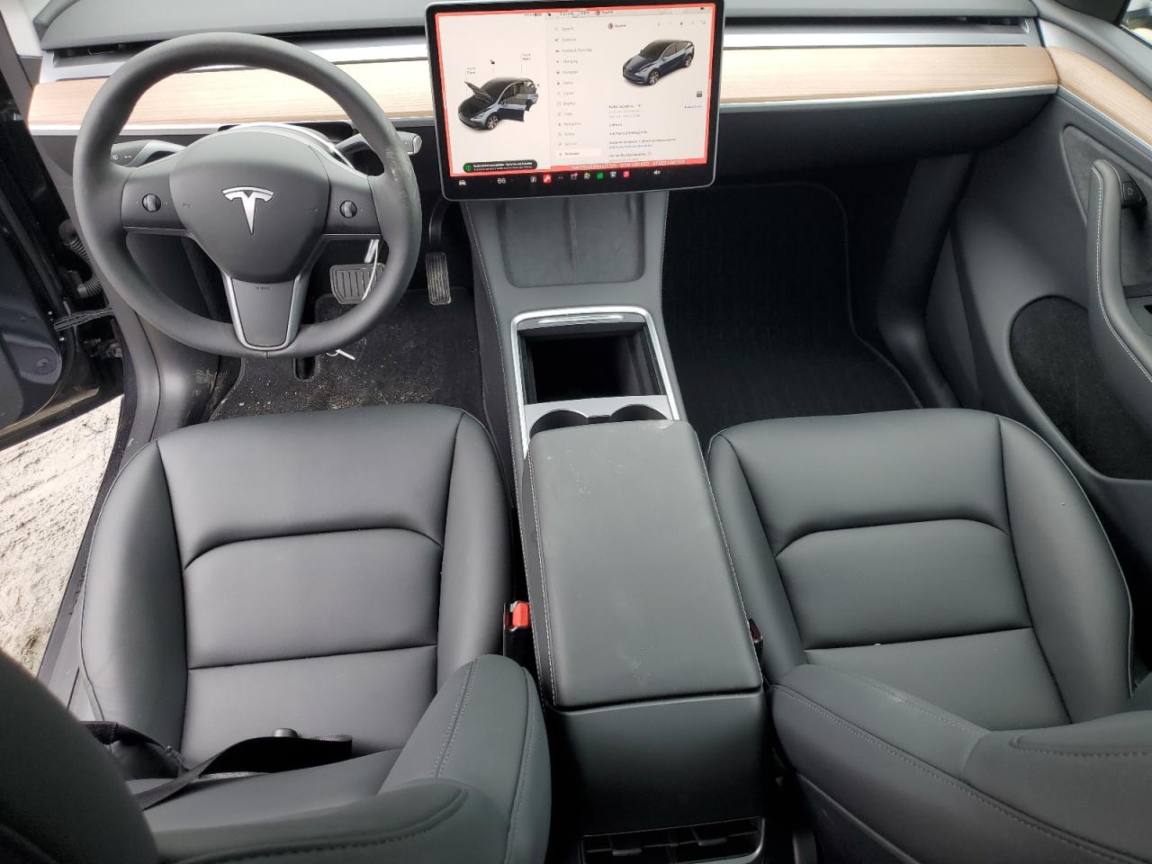 7SAYGDEE4RA231735 2024 Tesla Model Y