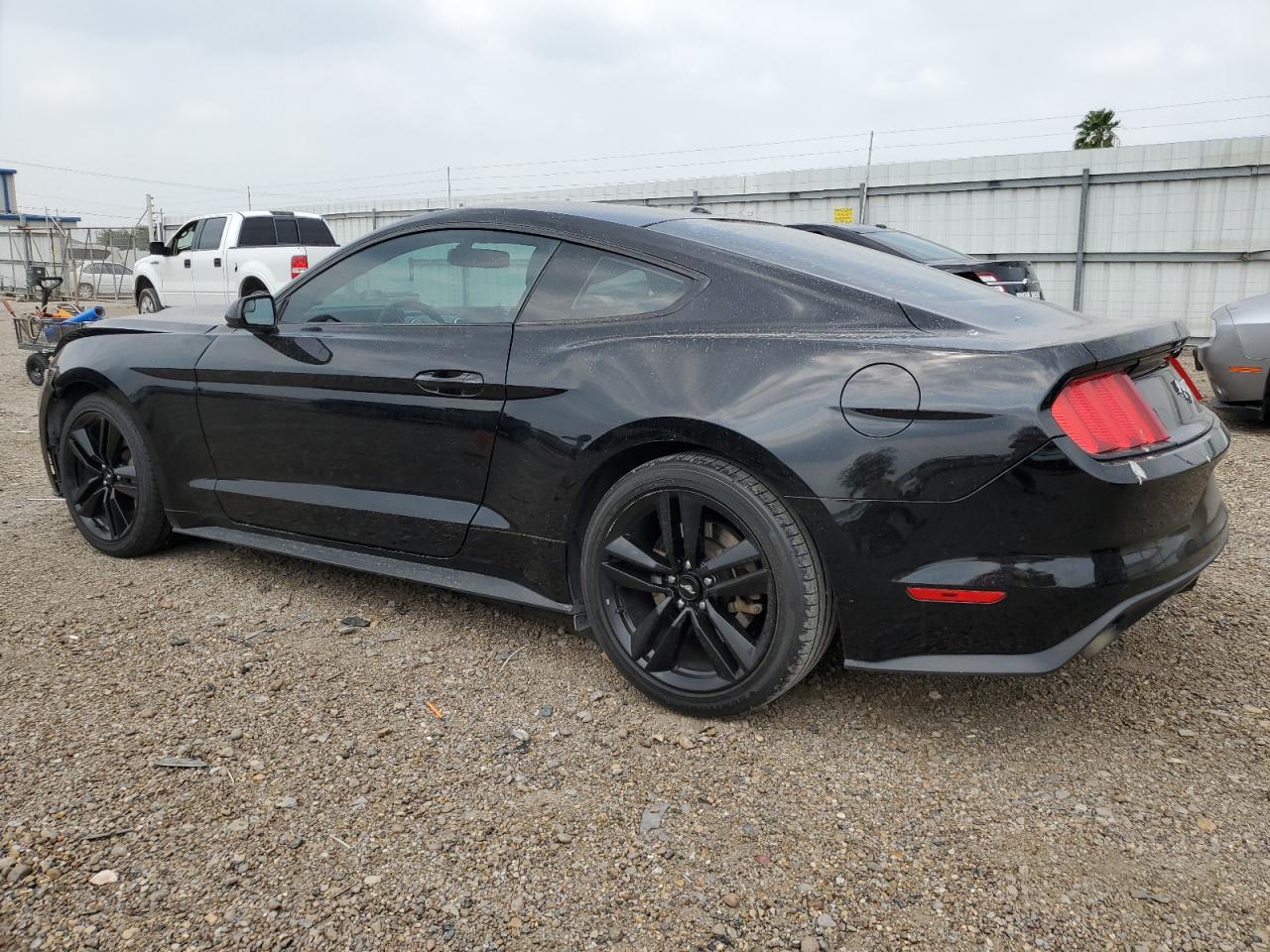 1FA6P8TH1H5226817 2017 FORD MUSTANG - Image 2