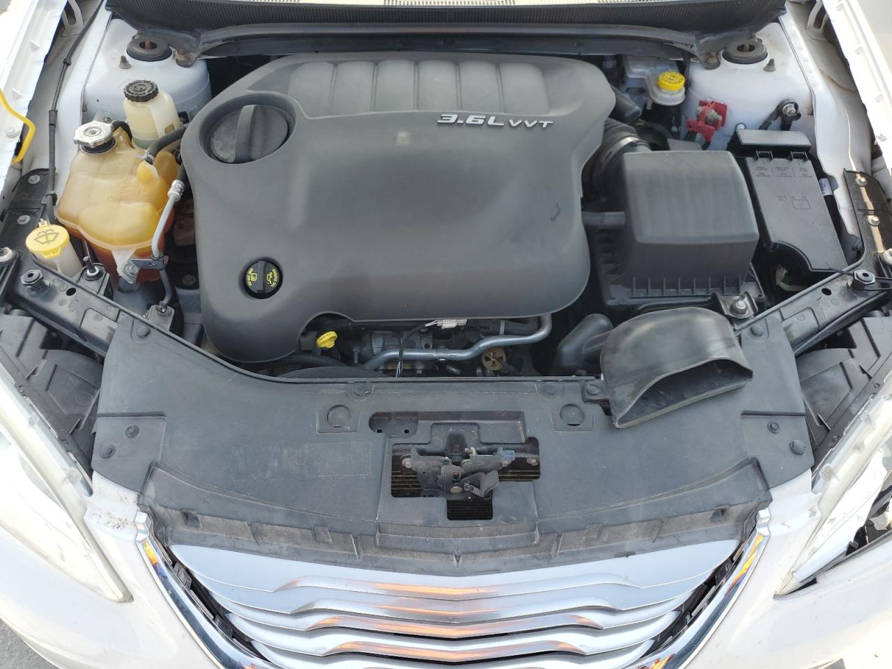 2013 Chrysler 200 Limited VIN: 1C3CCBCG1DN615498 Lot: 56343264