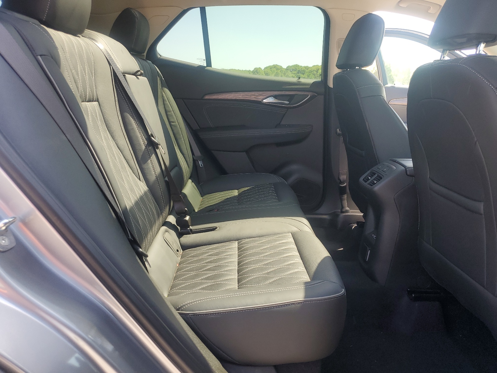 LRBFZSR49MD191500 2021 Buick Envision Avenir