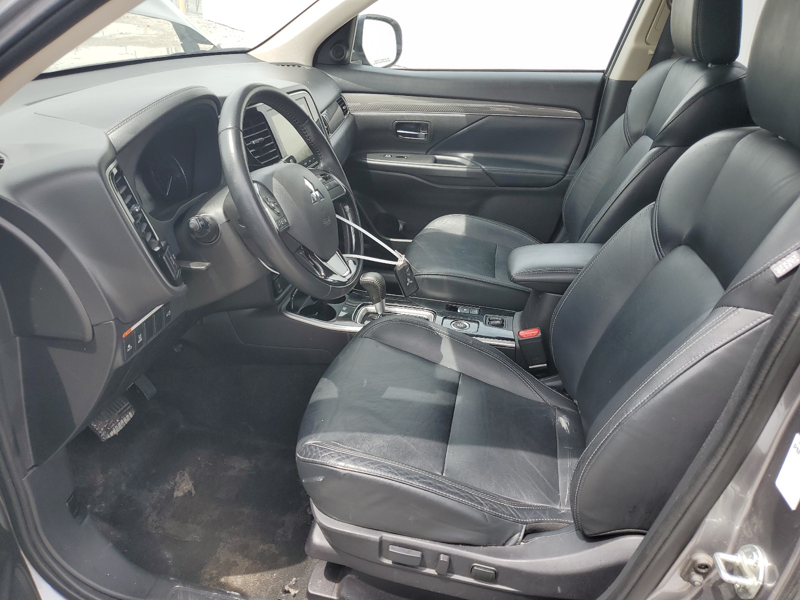 JA4AZ3A3XLZ037975 2020 Mitsubishi Outlander Se