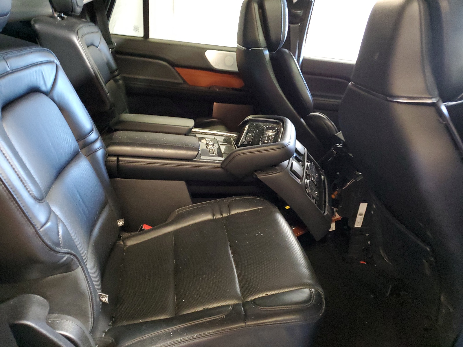 5LMJJ2LT7KEL13905 2019 Lincoln Navigator Reserve