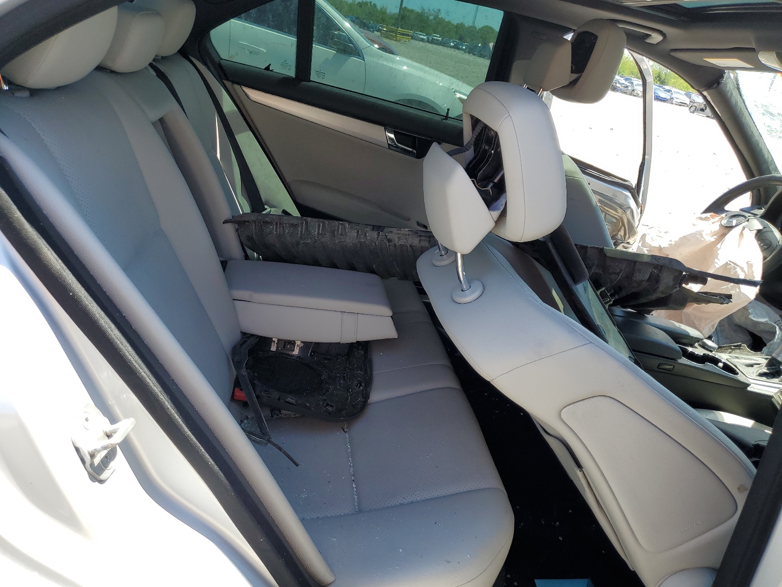 WDDGF5EB4BR138147 2011 Mercedes-Benz C 300