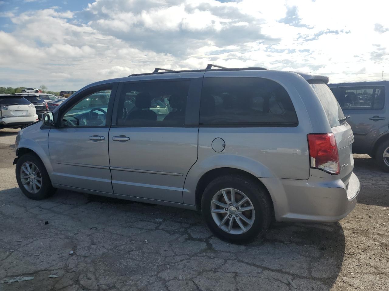 2014 Dodge Caravan - Image 2