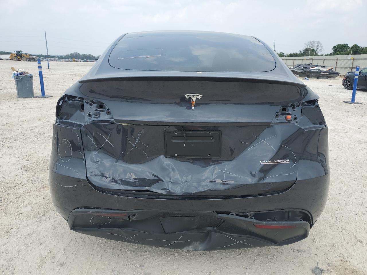 7SAYGDEF8RF037091 2024 Tesla Model Y