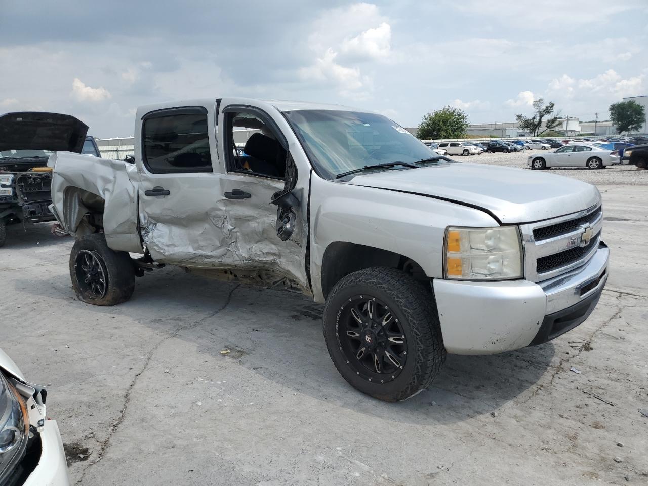 2011 Chevrolet Silverado - Image 4